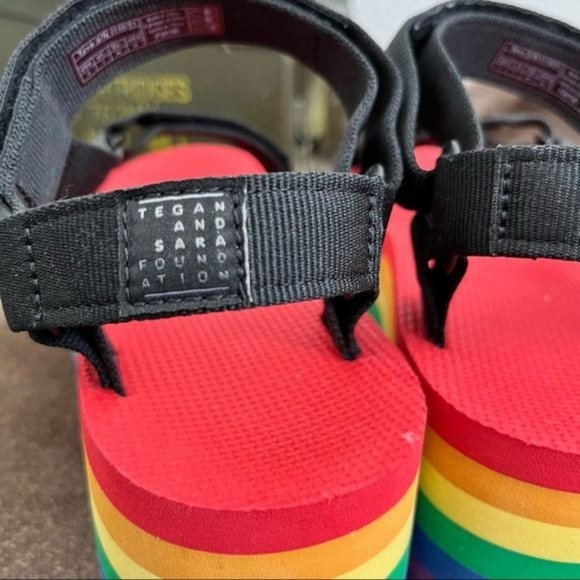 TEVA Universal Pride Flatform Platform Sandal LGBTQ Tegan Sarah Foundation - Picture 6 of 10